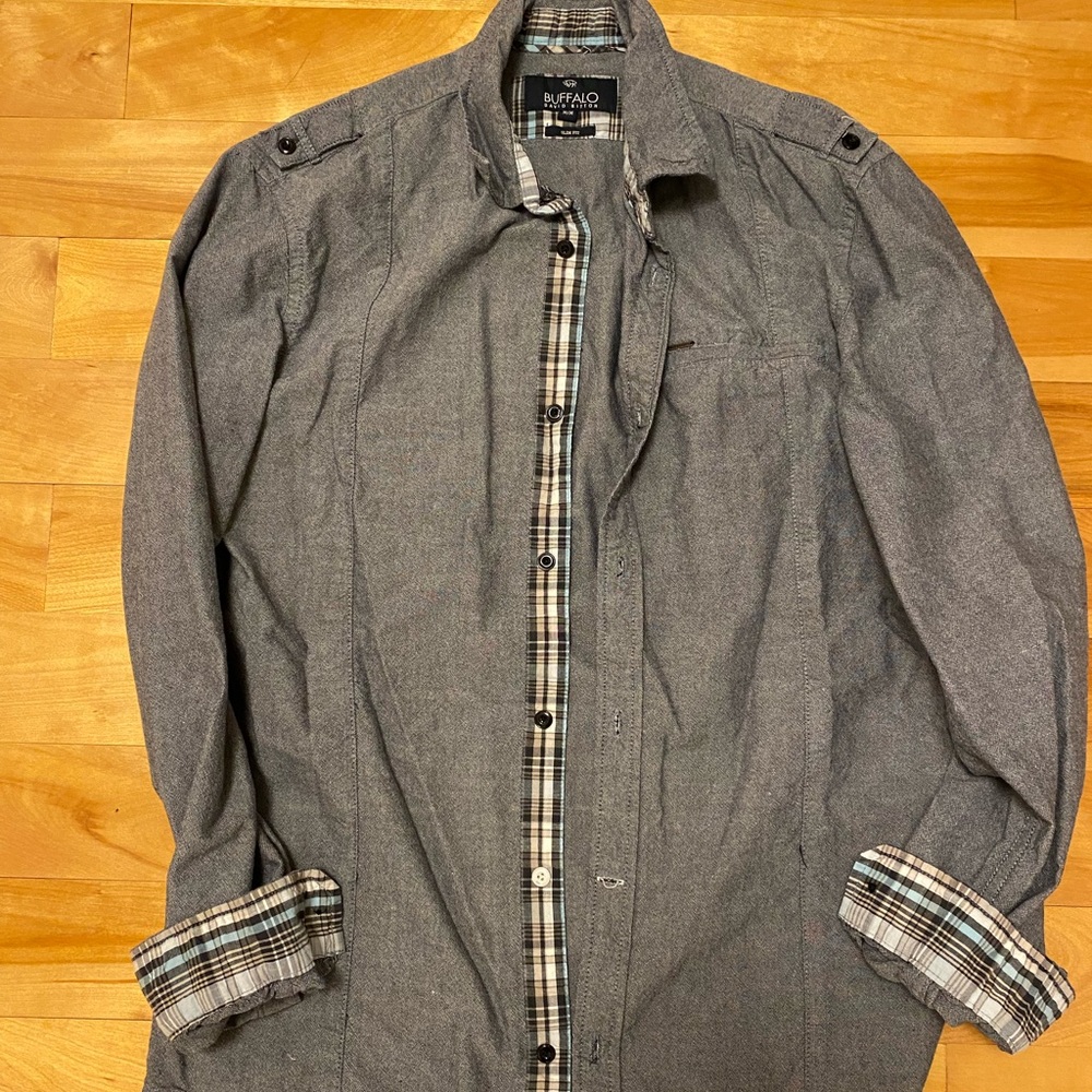 Men’s medium slim fit, button down